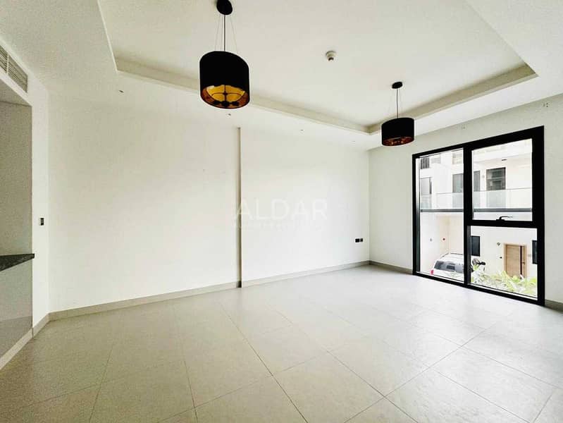 Corner unit| Fitted Kitchen| Dishwasher| Vacant| Corner unit| Fitted Kitchen| Dishwasher| Vacant|