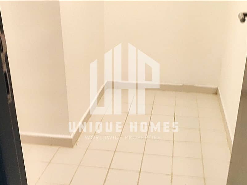 8 store room2. jpg