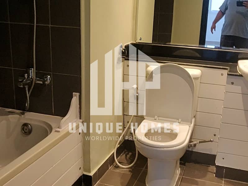 13 master toilet. jpg