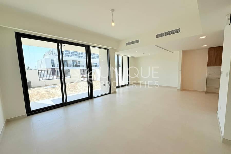 Таунхаус в Таун Сквер,Маха Таунхаусы, 3 cпальни, 180000 AED - 11819195 Таунхаус в Таун Сквер,Маха Таунхаусы, 3 cпальни, 180000 AED - 11819195