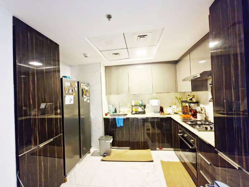 HUGE OUTDOOR | 2 BED | ENCLOSED KITCHEN | UPGRADE