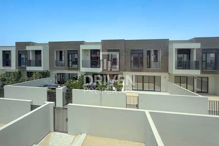 3 Bedroom Villa for Rent in Dubai South, Dubai - Expansive Villa with Modern Finishes | Vacant