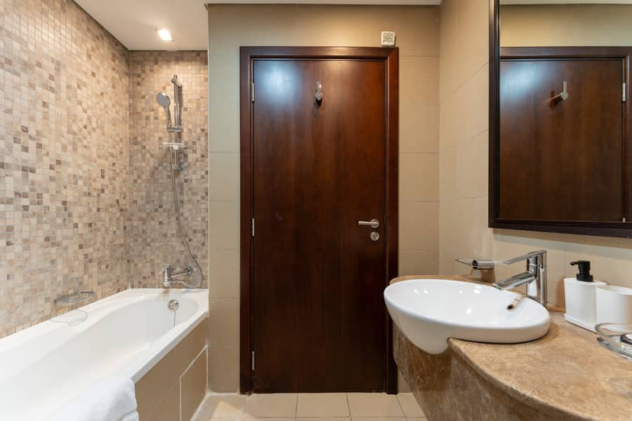 17 Bathroom 1. jpg