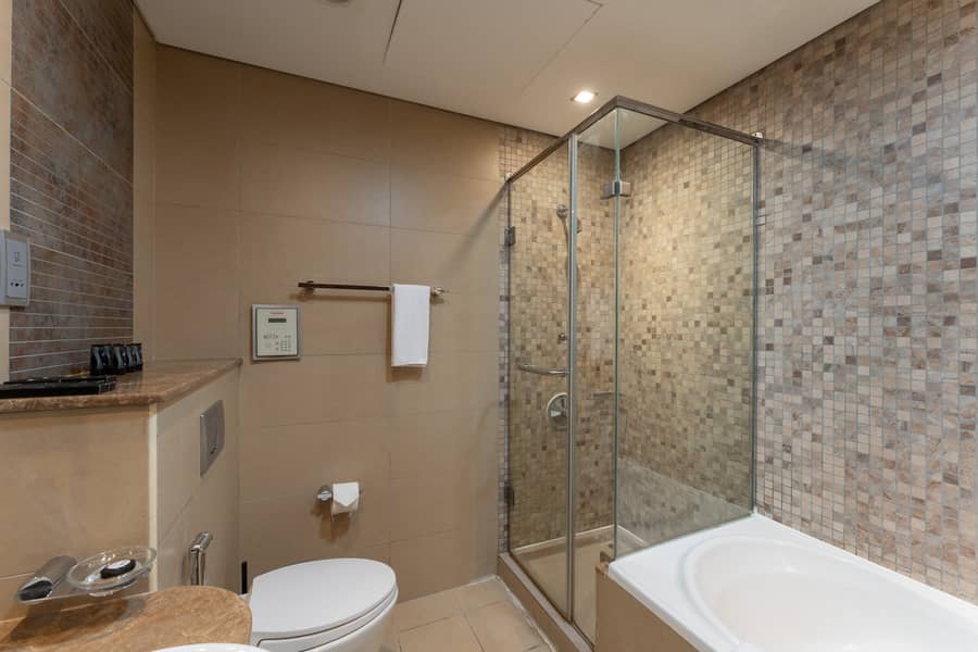18 Bathroom 2. jpg
