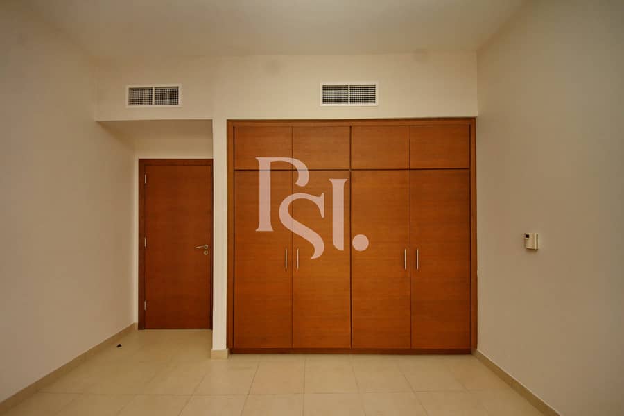 7 4-bedroom-townhouse-abu-dhabi-aldar-golf-gardens-khuzama-cabinet-2. jpg