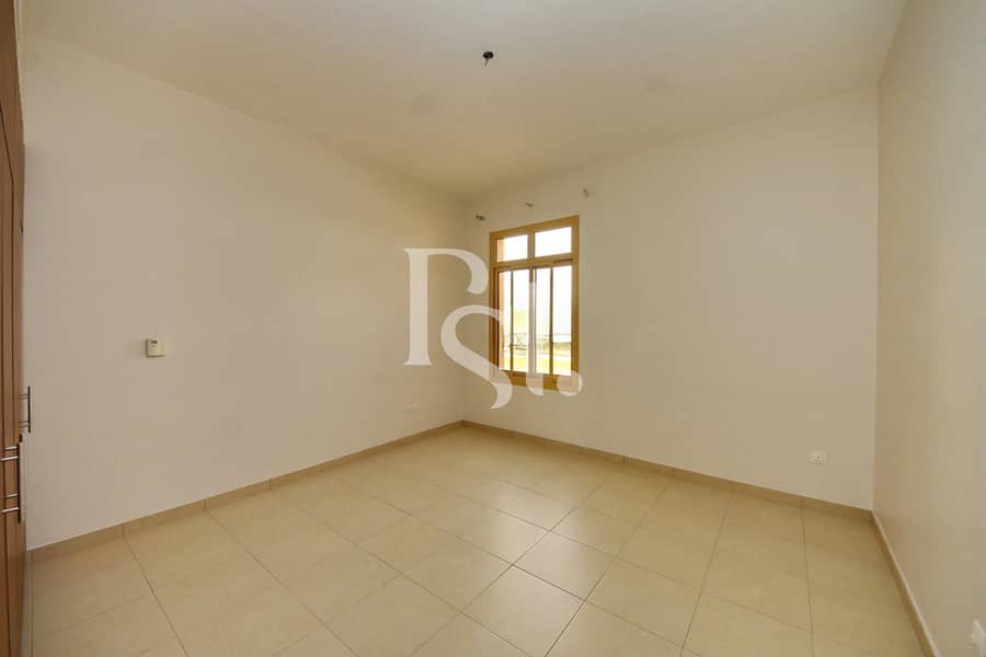 6 4-bedroom-townhouse-abu-dhabi-aldar-golf-gardens-khuzama-bedroom-2. jpg