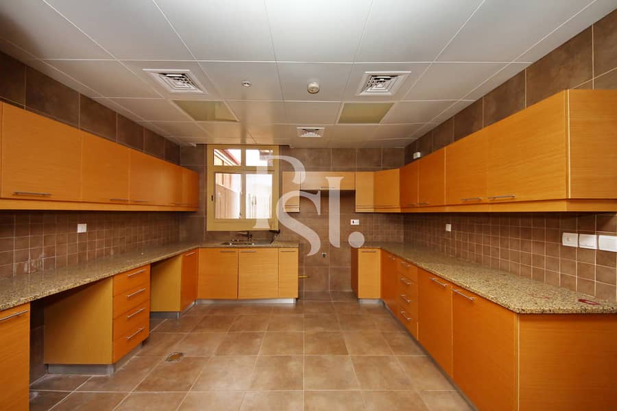 10 4-bedroom-townhouse-abu-dhabi-aldar-golf-gardens-kitchen-1. jpg