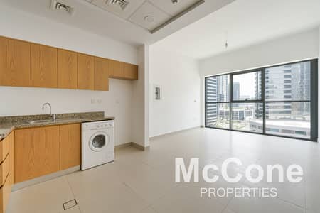 1 Bedroom Flat for Rent in Downtown Dubai, Dubai - Prime Location | Unfurnished | Available May
