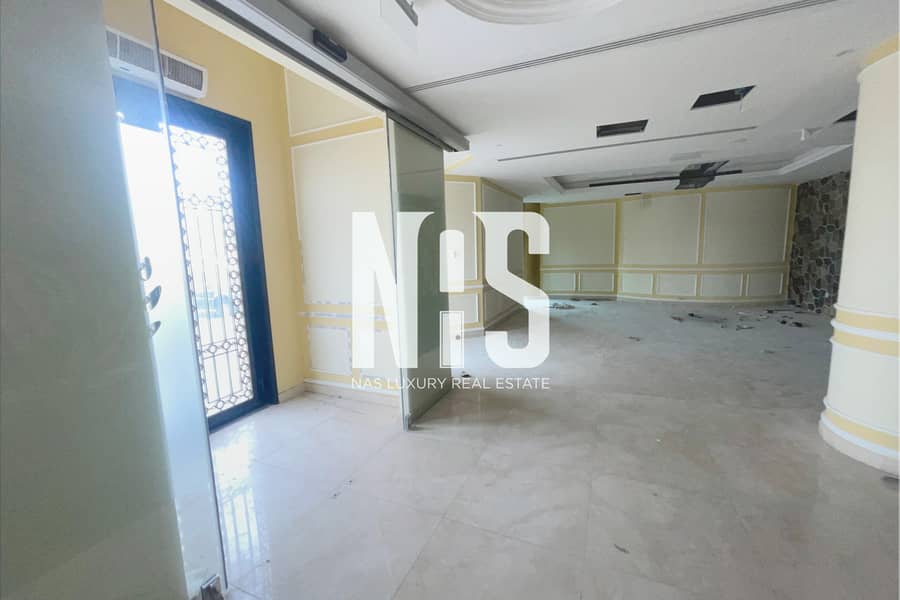 位于柯尼契路 的展览店面 650000 AED - 11824555 位于柯尼契路 的展览店面 650000 AED - 11824555