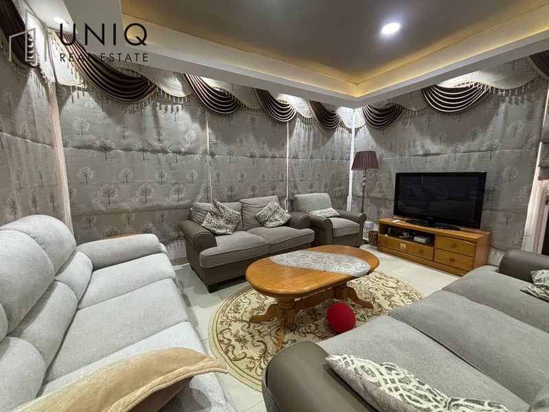 10 Living Area. jpeg