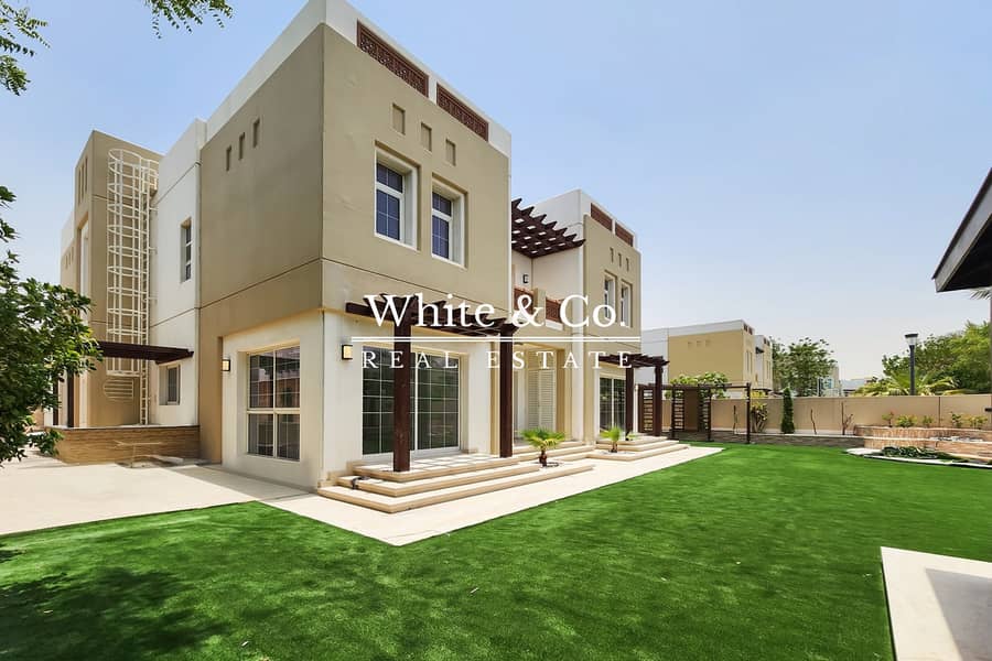 Upgraded Villa | Stand Alone | Landscaped Upgraded Villa | Stand Alone | Landscaped