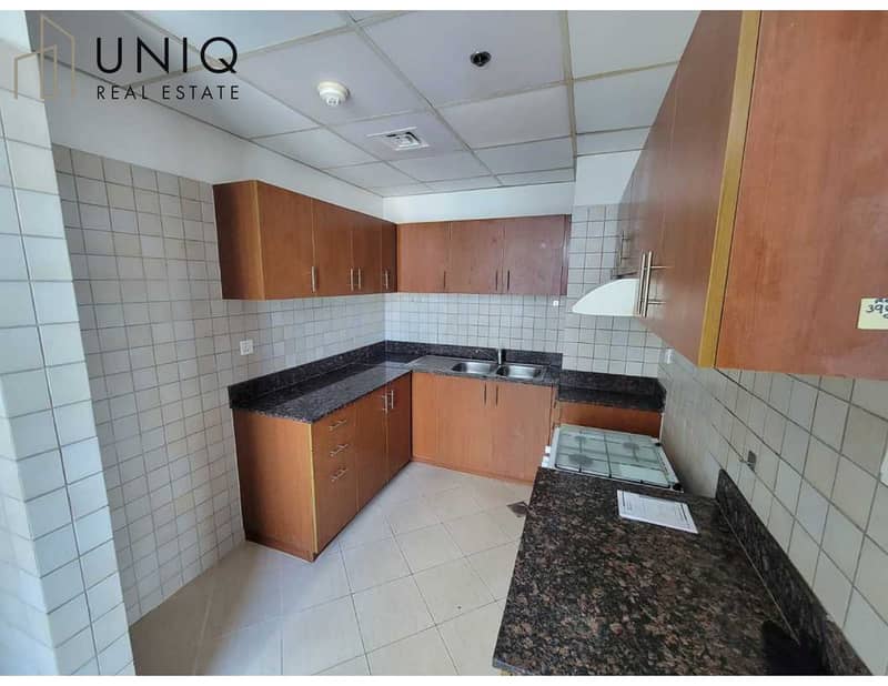 6 Kitchen 1. jpg