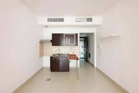Studio for Rent in Jumeirah Village Circle (JVC), Dubai - Bright Studio with Balcony | Well Maintained