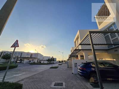 5 Bedroom Villa for Rent in DAMAC Hills 2 (Akoya by DAMAC), Dubai - Spacious Vacant Villa with Balcony | Ready to Move