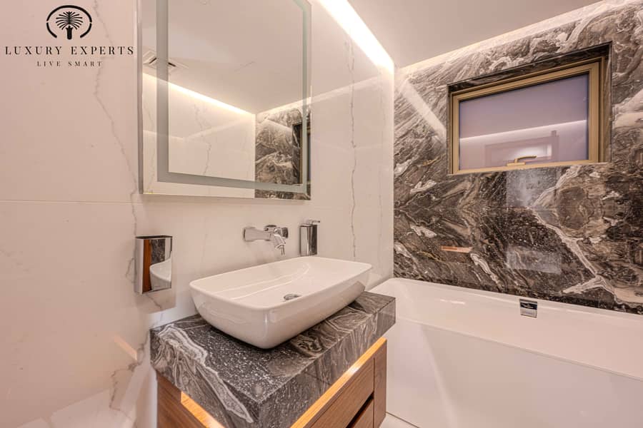 9 Luxury experts16. jpg