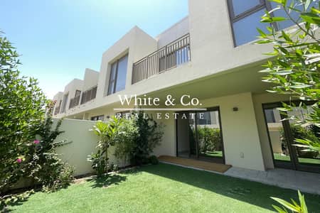 3 Bedroom Townhouse for Rent in Dubai South, Dubai - Private Garden | Gated Cluster | View Now