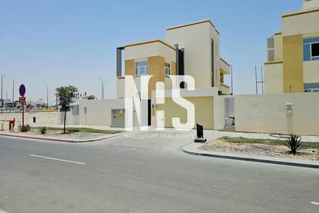 5 Bedroom Villa for Sale in Al Shamkha, Abu Dhabi - Elegant 5BR Villa | Alreeman 1 | Modern Charm