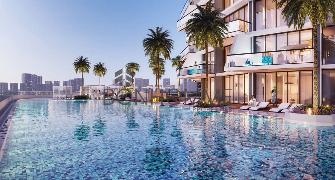 14 Exterior Royale 12. jpg