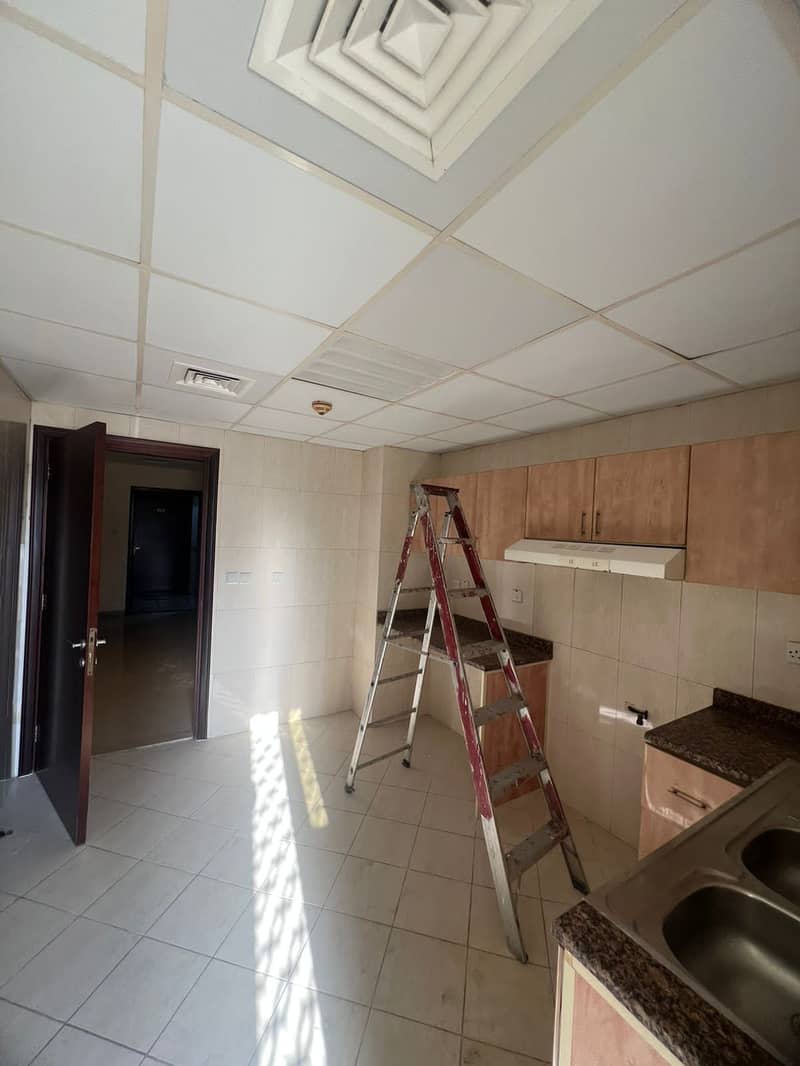 4 049b48bd-1335-49c8-90e9-be481059f129. jpg