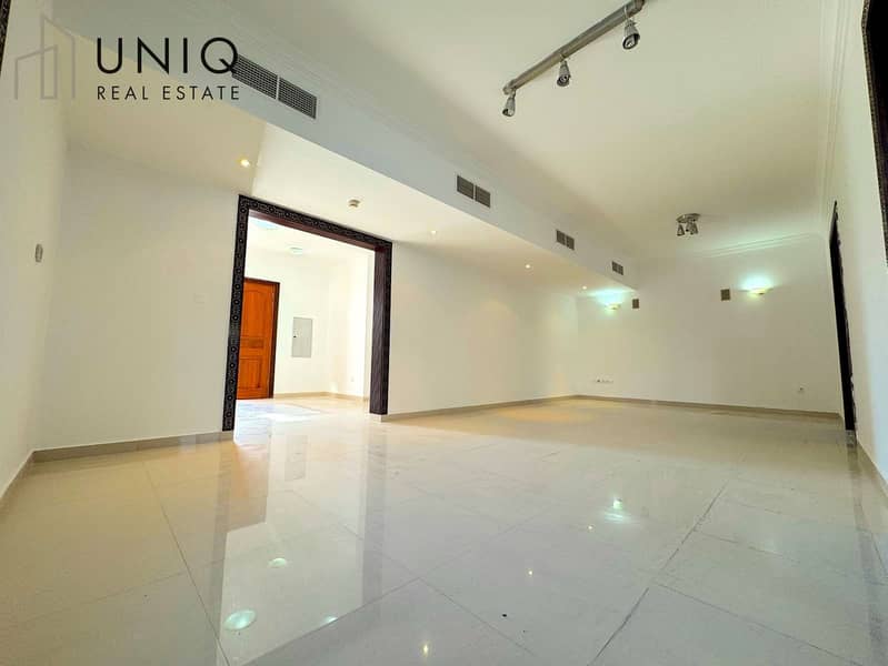 9 Living Area 2. jpeg