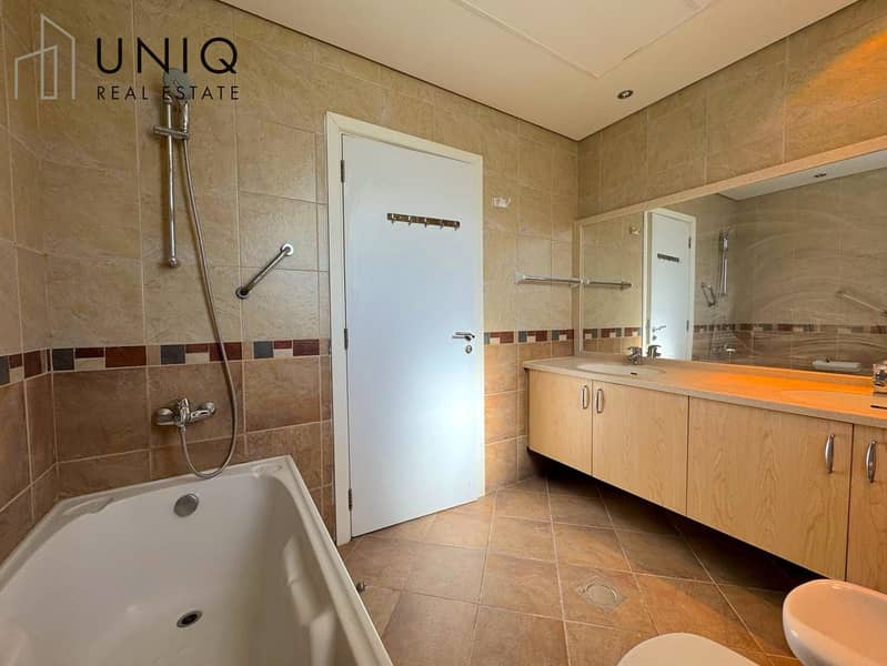 37 Bathroom 4. jpeg