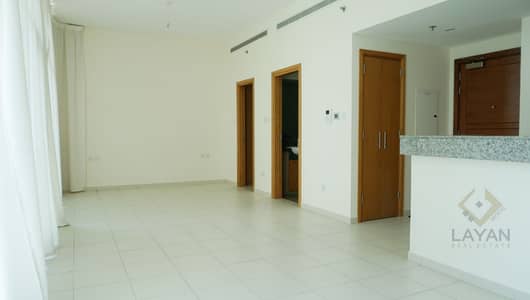 Long shape Studio / Appliances and Storage Long shape Studio / Appliances and Storage