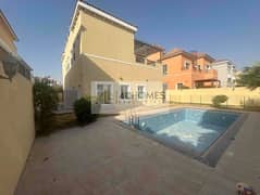 5 Bedroom Villa Big plot  private pool single row