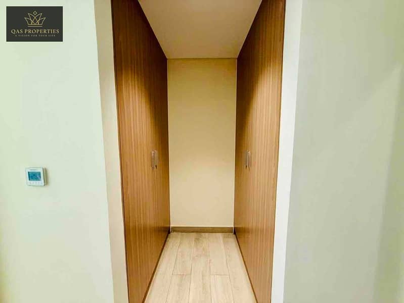 12 2f526bba-dddc-4027-af64-00e36aa8e20d. jpg