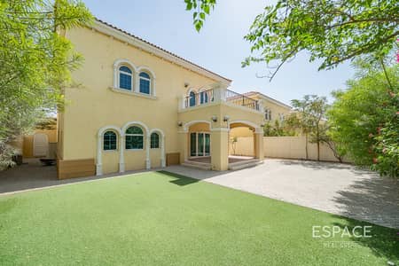 3 Bedroom Villa for Sale in Jumeirah Park, Dubai - 3BR Large Legacy | VOT | Close to all Amenities