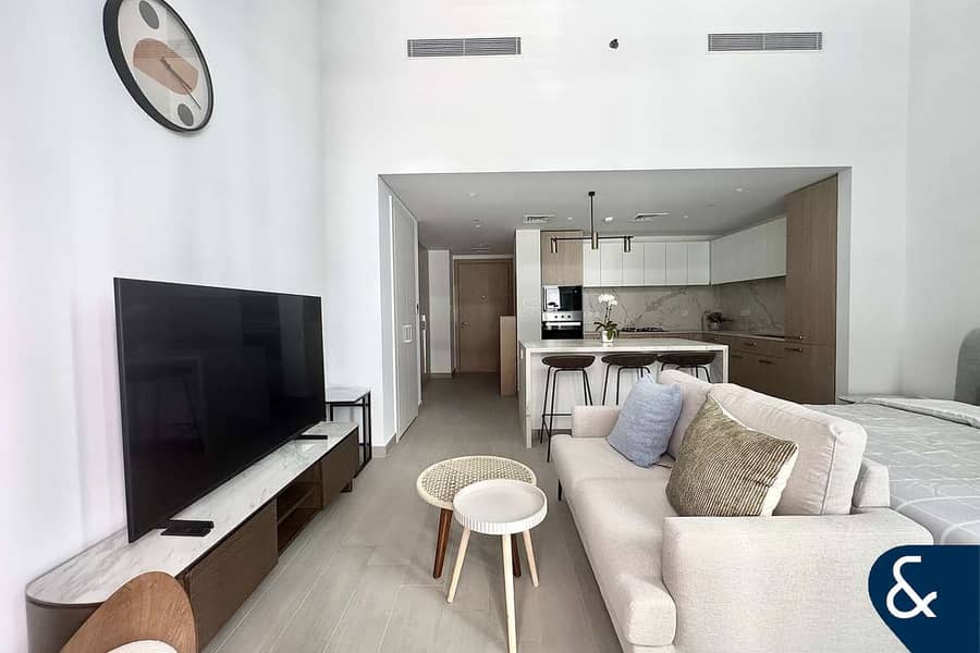 Large Layout | Quality Furnishings | Studio Large Layout | Quality Furnishings | Studio