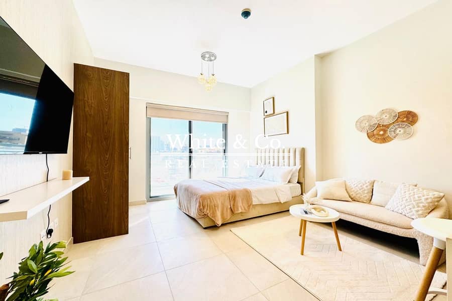 Modern + Furnished | Vacant Now | Studio Modern + Furnished | Vacant Now | Studio