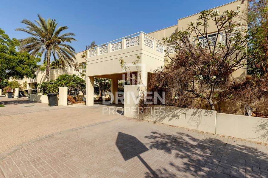 Huge Plot | Prime location | Full Lake View Huge Plot | Prime location | Full Lake View