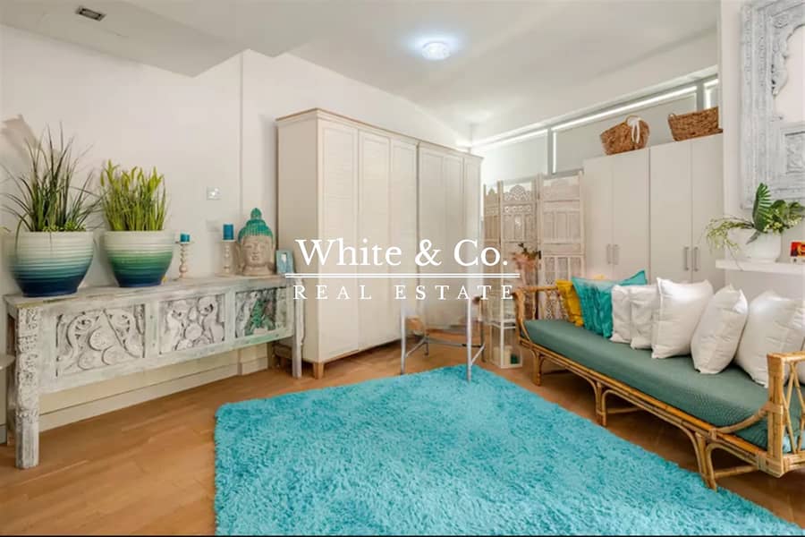 Upgraded Unit | Vacant August | Rare View Upgraded Unit | Vacant August | Rare View