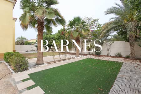 3 Bedroom Villa for Rent in Jumeirah Park, Dubai - Huge Garden | Facing Park | Corner | Vacant