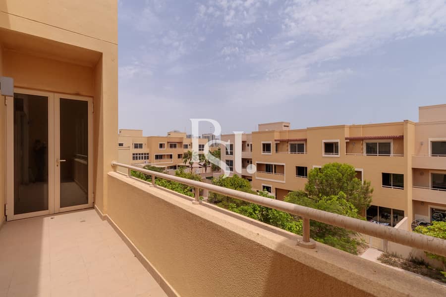hemaim-townhouse-al-raha-garden-abu-dhabi-balcony-views (4). JPG hemaim-townhouse-al-raha-garden-abu-dhabi-balcony-views (4). JPG