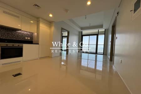 2 Bedroom Apartment for Rent in Business Bay, Dubai - High Floor Unit | Large Balcony | Vacant