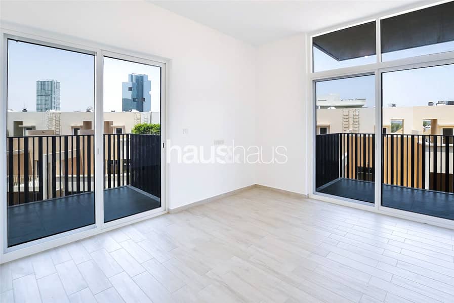 Luxury Developer | Chiller Free | Corner Unit Luxury Developer | Chiller Free | Corner Unit