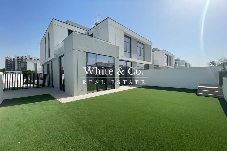 4 Bedrooms | Landscaped | Available Now 4 Bedrooms | Landscaped | Available Now