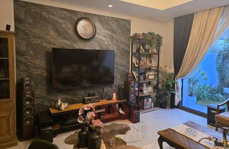2 Bedroom Villa for Rent in Mohammed Bin Rashid City, Dubai - living full. jpg