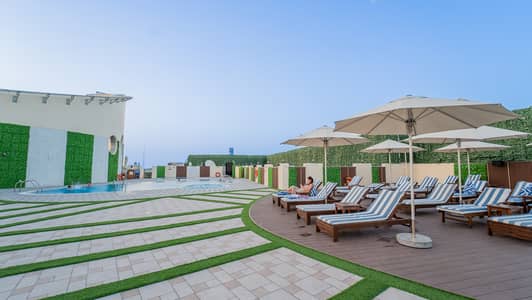 شقة فندقية 2 غرفة نوم للايجار في البرشاء، دبي - Swimming Pool 1. jpg