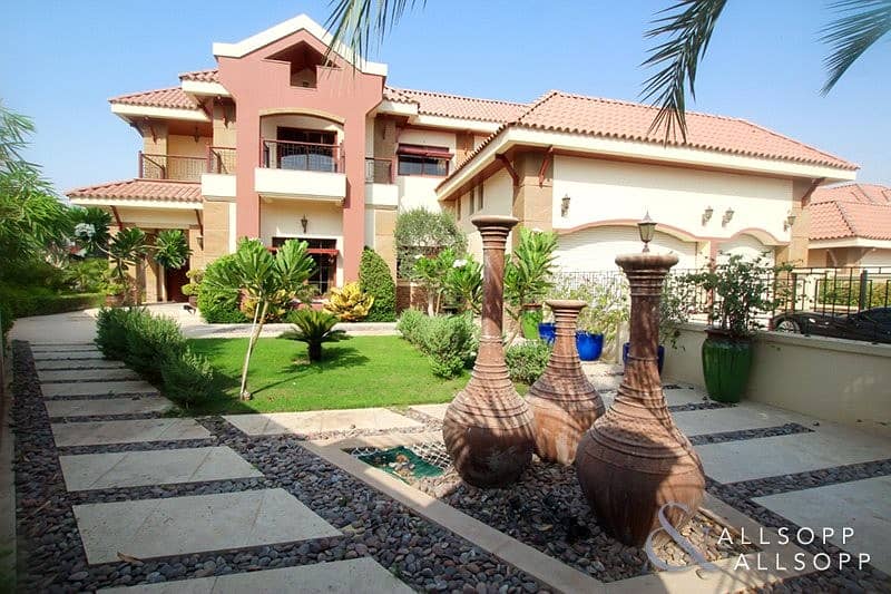Upgraded Mansion | 5 Bedroom | Lake View Upgraded Mansion | 5 Bedroom | Lake View