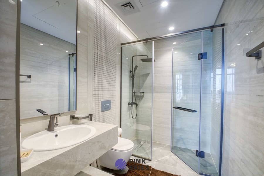 12 LAP_9713_S_HDR_B_INT_ARC_BR_WH_60 (Medium). jpg