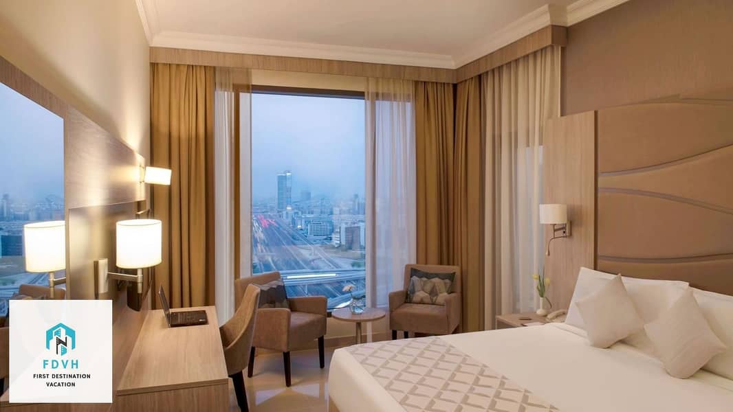 4 grand-suite-king-city-view-night-shot-5_wide. jpg