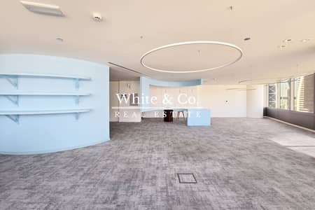 Office for Sale in Jumeirah Lake Towers (JLT), Dubai - Lake View | 4 Parking | Vacant Now