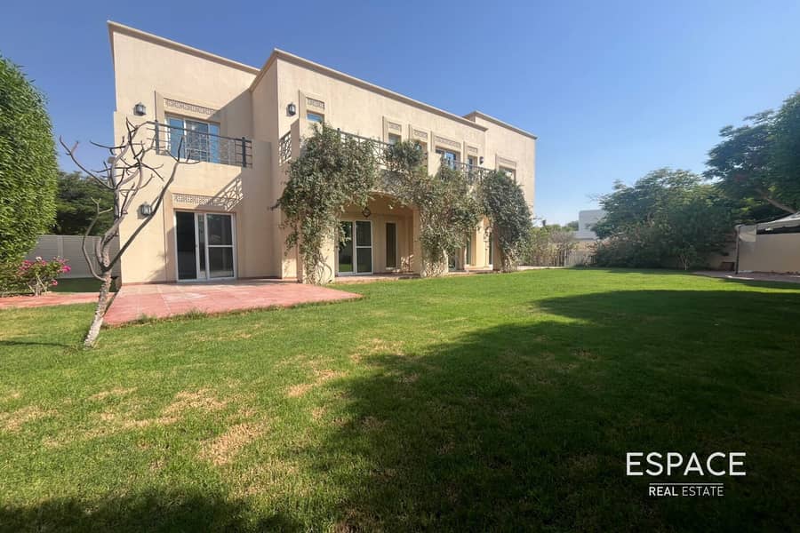 Beautiful Plot | Great Condition | 6 Bed + Maids