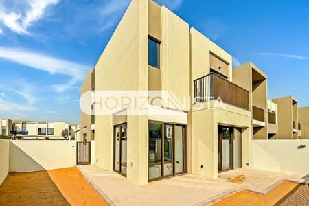 4 Bedroom Villa for Sale in Dubailand, Dubai - Bright   | Spacious   |  Vibrant Community