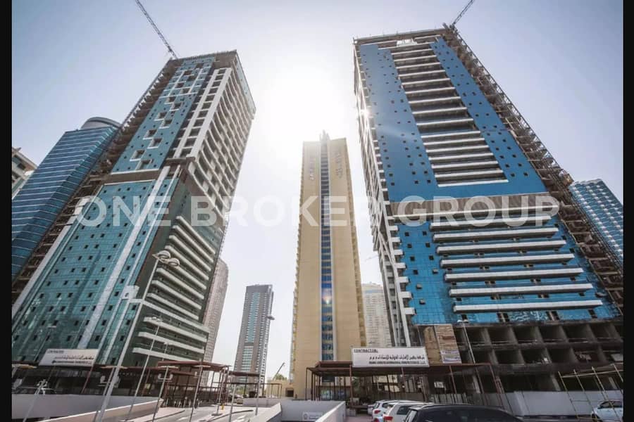 Penthouse with private Pool, Partial Lake View