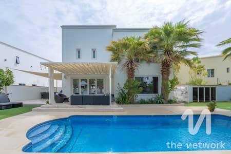 5 Bedroom Villa for Sale in The Meadows, Dubai - Skyline Views | Vacant On Transfer | Private Pool