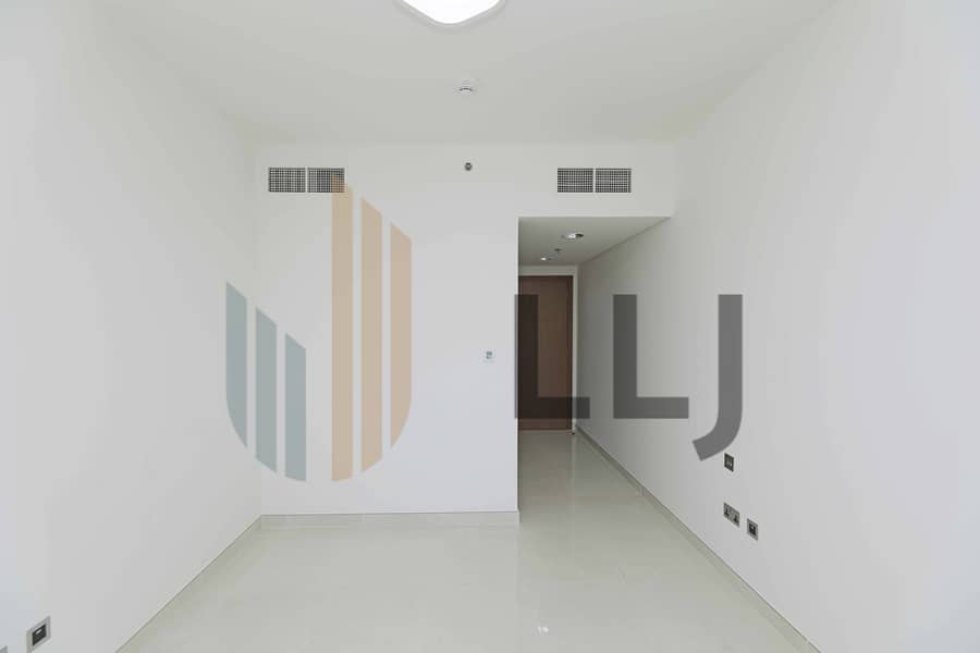 10 0V9A7200. jpg