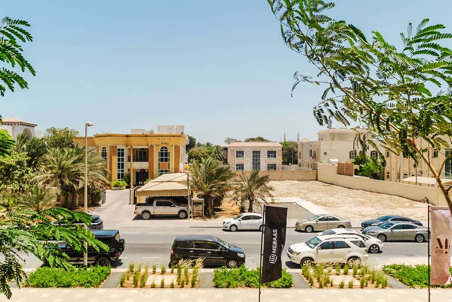 13 Jadeel300013. jpg